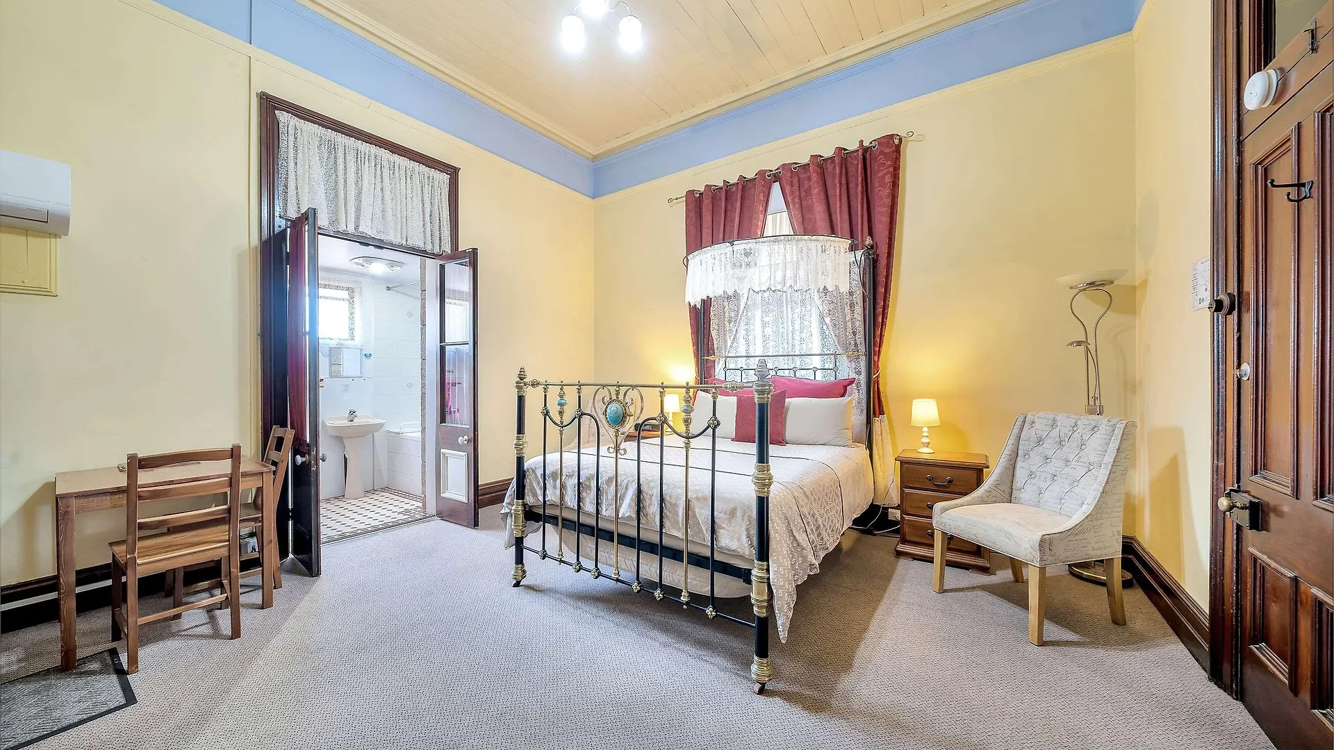 Warwick Settlers Inn